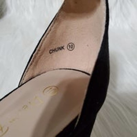 Dream Pairs Black Suede Ankle Strap Pumps- Size 10 - Picture 8 of 11